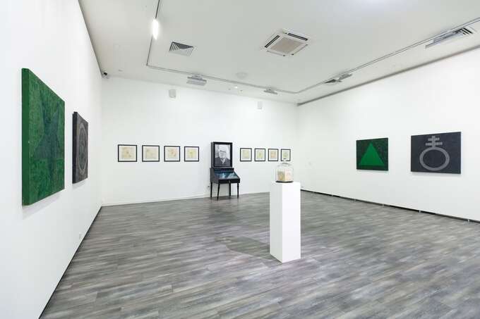 Елена Елагина. Общий вид инсталляции «Лаборатория великого делания»